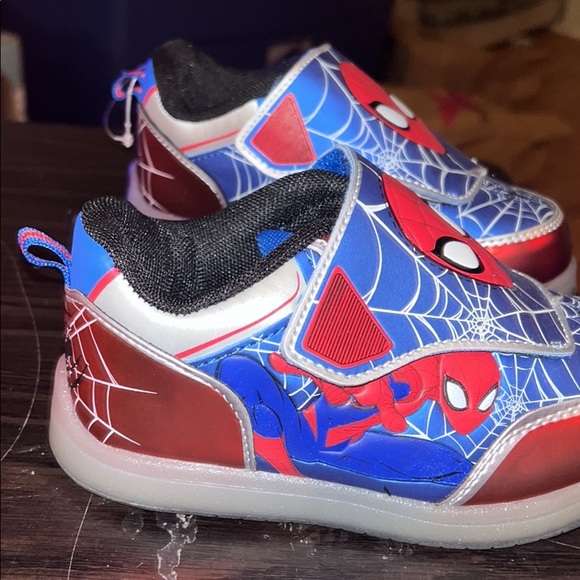 Spider-Man sneakers - Picture 4 of 6